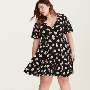 FLORAL PRINT V-NECK FLUTTER SLEEVE DRESS